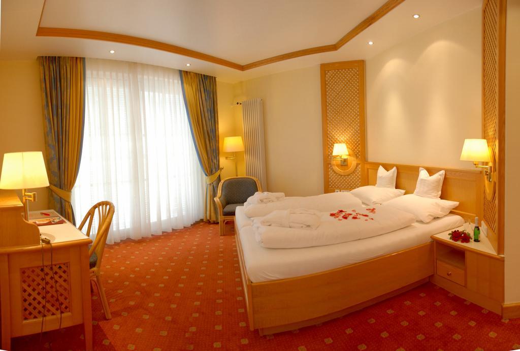 Thermenhotel Quellenhof Бад-Фюссинг Номер фото